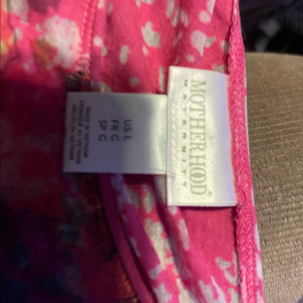 MOTHERHOOD SIZE LARGE TOP EXCELLENT CONDITION SMOKE FREE